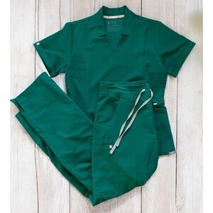 Figs cade cargo scrub set Hunter green medium/ medium tall